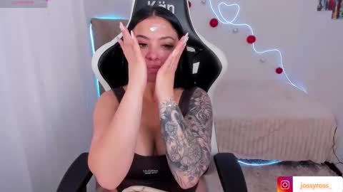 Snapshot of victoryyy__ chatting on 11-18-25, 06:23 V I C T O R I A online show from 11-18-25, 06:23