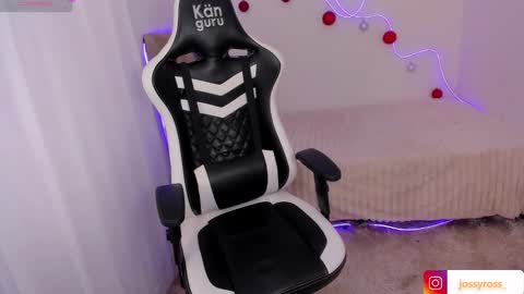 Snapshot of victoryyy__ chatting on 11-19-25, 06:41 V I C T O R I A online show from 11-19-25, 06:41