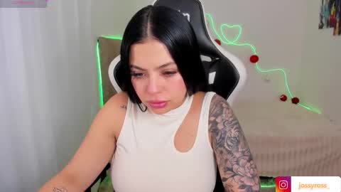 Snapshot of victoryyy__ chatting on 11-24-25, 06:40 V I C T O R I A online show from 11-24-25, 06:40