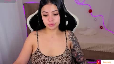 Snapshot of victoryyy__ chatting on 11-28-25, 05:04 V I C T O R I A online show from 11-28-25, 05:04