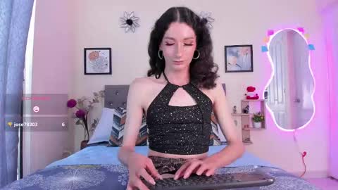 Snapshot of viioleta_cam chatting on 11-14-25, 08:18 Violet online show from 11-14-25, 08:18