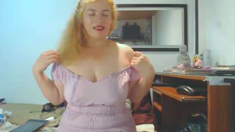 VIKKKTORIAAA online show from 12-13-24, 04:54