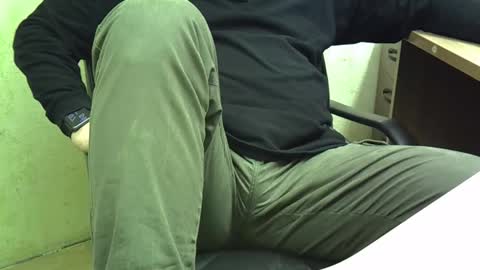 Snapshot of viknik16cm chatting on 10-30-25, 04:58 viknik16cm online show from 10-30-25, 04:58