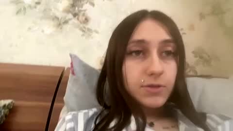 Snapshot of viktoria9898 chatting on 03-11-25, 06:00 Sweett online show from 03-11-25, 06:00