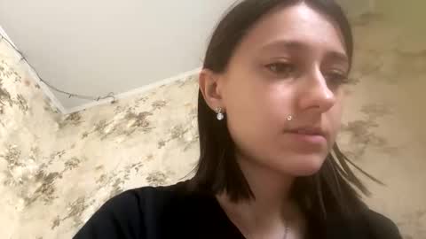 Snapshot of viktoria9898 chatting on 11-17-25, 09:04 Sweett online show from 11-17-25, 09:04