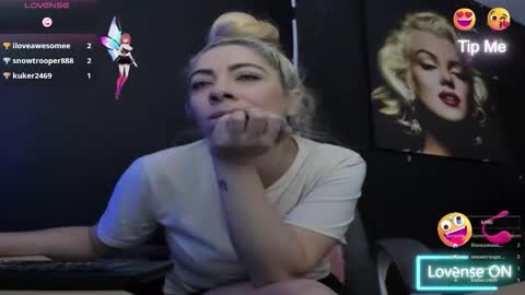 Snapshot of viktoria_davis_ chatting on 11-01-25, 01:18 Viktoria online show from 11-01-25, 01:18