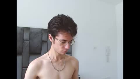 Snapshot of viktornoir chatting on 09-13-25, 03:45 viktornoir online show from 09-13-25, 03:45