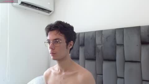 Snapshot of viktornoir chatting on 09-29-25, 04:12 viktornoir online show from 09-29-25, 04:12