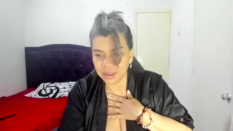 VIKY ADAMS online show from 09-18-25, 11:01
