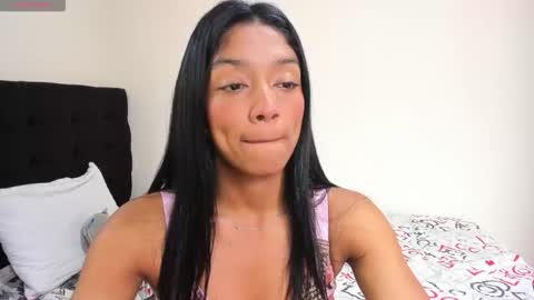 Snapshot of vinaly_y chatting on 10-22-25, 07:46 Vinaly online show from 10-22-25, 07:46