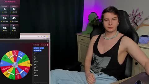 Snapshot of vincent__strong chatting on 10-20-25, 08:37 Vincent Strong online show from 10-20-25, 08:37