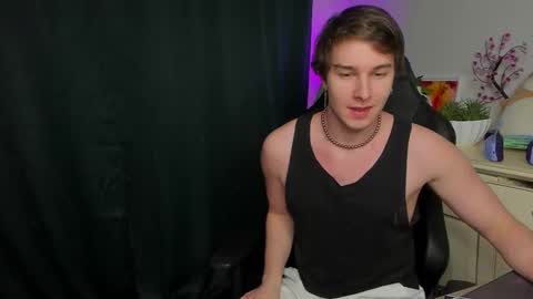 Snapshot of vincent__strong chatting on 10-31-25, 09:54 Vincent Strong online show from 10-31-25, 09:54