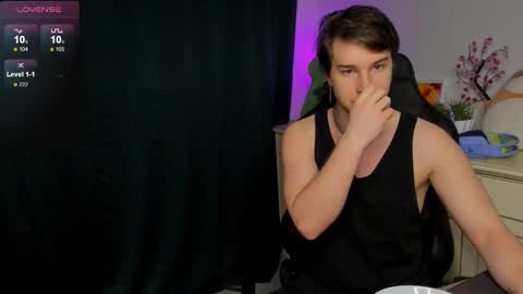 Snapshot of vincent__strong chatting on 11-01-25, 08:05 Vincent Strong online show from 11-01-25, 08:05