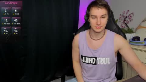 Snapshot of vincent__strong chatting on 11-10-25, 08:13 Vincent Strong online show from 11-10-25, 08:13