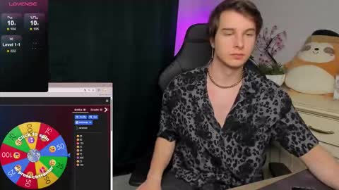 Snapshot of vincent__strong chatting on 11-19-25, 08:14 Vincent Strong online show from 11-19-25, 08:14