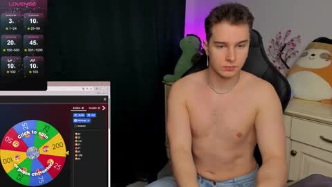 Snapshot of vincent__strong chatting on 11-24-25, 08:25 Vincent Strong online show from 11-24-25, 08:25