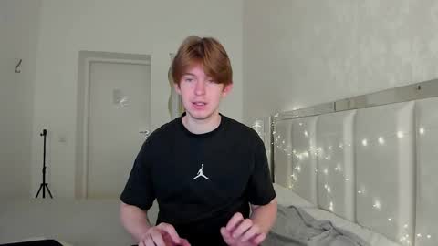 Snapshot of vincentpotts chatting on 10-08-25, 05:38 Vincent online show from 10-08-25, 05:38
