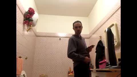 Snapshot of vinmin90 chatting on 12-18-24, 11:02 Zenith online show from 12-18-24, 11:02