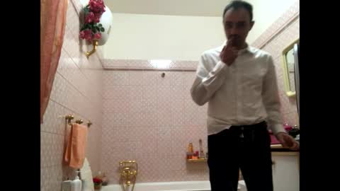 Snapshot of vinmin90 chatting on 12-29-24, 01:34 Zenith online show from 12-29-24, 01:34