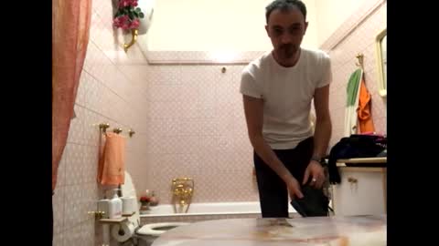 Snapshot of vinmin90 chatting on 01-16-25, 09:30 Zenith online show from 01-16-25, 09:30