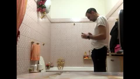 Snapshot of vinmin90 chatting on 02-04-25, 03:15 Zenith online show from 02-04-25, 03:15