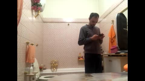 Snapshot of vinmin90 chatting on 02-05-25, 11:39 Zenith online show from 02-05-25, 11:39