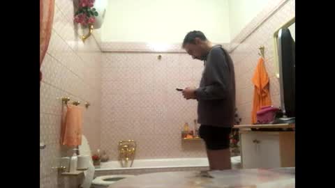 Snapshot of vinmin90 chatting on 02-06-25, 02:48 Zenith online show from 02-06-25, 02:48