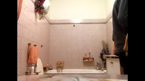 Snapshot of vinmin90 chatting on 02-17-25, 09:41 Zenith online show from 02-17-25, 09:41