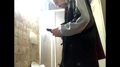 Snapshot of vinmin90 chatting on 02-20-25, 03:08 Zenith online show from 02-20-25, 03:08