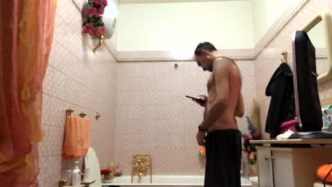 Snapshot of vinmin90 chatting on 10-08-25, 11:19 Zenith online show from 10-08-25, 11:19