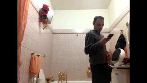 Snapshot of vinmin90 chatting on 10-21-25, 12:39 Zenith online show from 10-21-25, 12:39