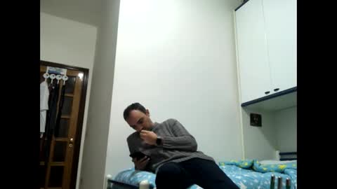 Snapshot of vinmin90 chatting on 10-24-25, 08:55 Zenith online show from 10-24-25, 08:55