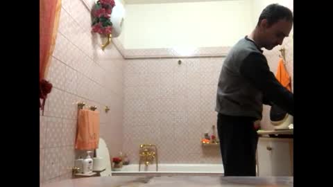 Snapshot of vinmin90 chatting on 10-28-25, 10:01 Zenith online show from 10-28-25, 10:01