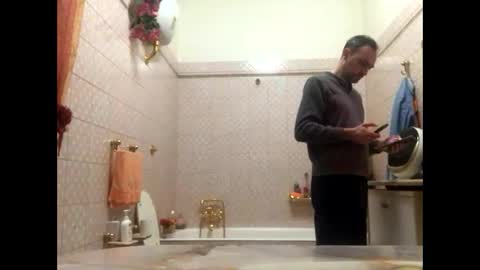 Snapshot of vinmin90 chatting on 11-10-25, 11:59 Zenith online show from 11-10-25, 11:59