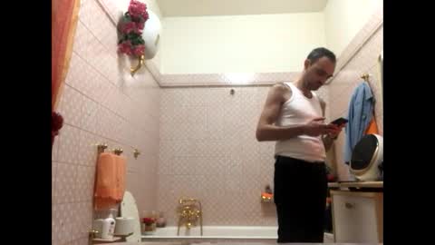 Snapshot of vinmin90 chatting on 11-15-25, 12:41 Zenith online show from 11-15-25, 12:41