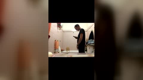 Snapshot of vinmin90 chatting on 12-18-25, 09:43 Zenith online show from 12-18-25, 09:43