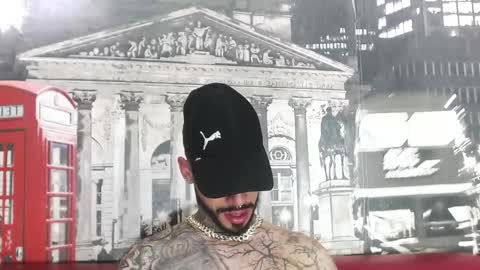 Snapshot of vinzenzrizzo chatting on 10-14-25, 05:58 ---Vinzen--- online show from 10-14-25, 05:58