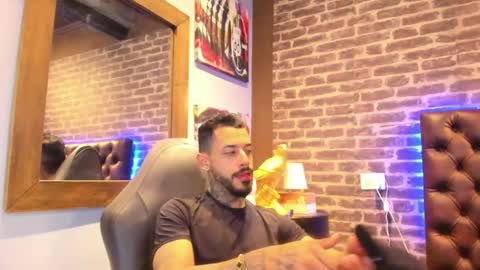 Snapshot of vinzenzrizzo chatting on 10-16-25, 04:24 ---Vinzen--- online show from 10-16-25, 04:24