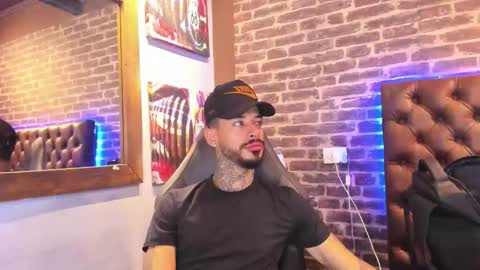 Snapshot of vinzenzrizzo chatting on 10-20-25, 05:41 ---Vinzen--- online show from 10-20-25, 05:41