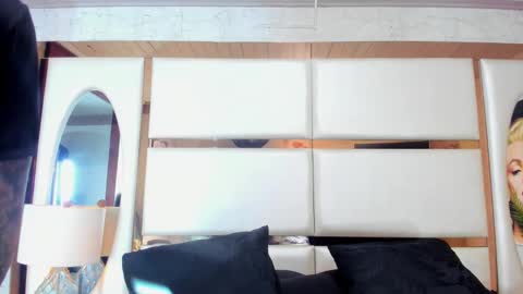 Snapshot of vinzenzrizzo chatting on 10-22-25, 04:29 ---Vinzen--- online show from 10-22-25, 04:29