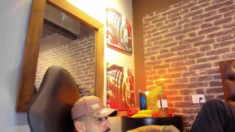 Snapshot of vinzenzrizzo chatting on 10-25-25, 04:31 ---Vinzen--- online show from 10-25-25, 04:31