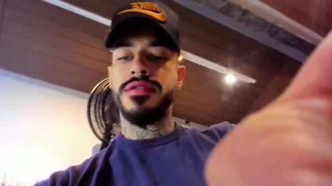 Snapshot of vinzenzrizzo chatting on 10-28-25, 03:43 ---Vinzen--- online show from 10-28-25, 03:43