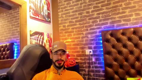 Snapshot of vinzenzrizzo chatting on 10-30-25, 05:31 ---Vinzen--- online show from 10-30-25, 05:31