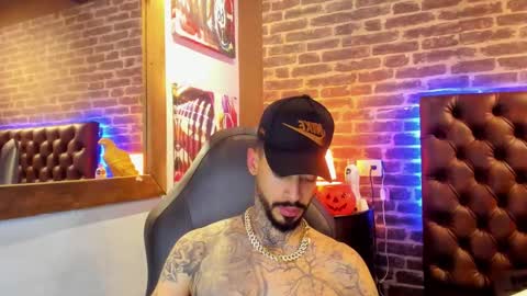 Snapshot of vinzenzrizzo chatting on 10-31-25, 06:14 ---Vinzen--- online show from 10-31-25, 06:14