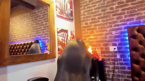 Snapshot of vinzenzrizzo chatting on 10-31-25, 06:20 ---Vinzen--- online show from 10-31-25, 06:20