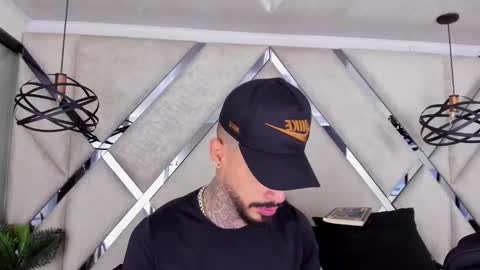 Snapshot of vinzenzrizzo chatting on 11-06-25, 05:19 ---Vinzen--- online show from 11-06-25, 05:19