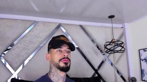 Snapshot of vinzenzrizzo chatting on 11-08-25, 07:52 ---Vinzen--- online show from 11-08-25, 07:52