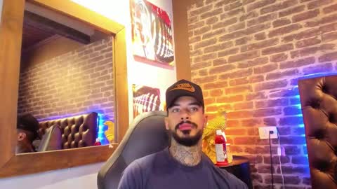 Snapshot of vinzenzrizzo chatting on 11-12-25, 04:13 ---Vinzen--- online show from 11-12-25, 04:13