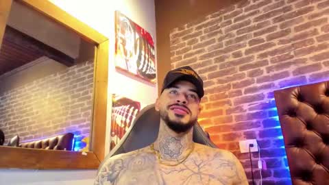 Snapshot of vinzenzrizzo chatting on 11-15-25, 06:44 ---Vinzen--- online show from 11-15-25, 06:44