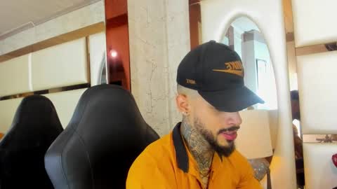 Snapshot of vinzenzrizzo chatting on 11-26-25, 04:57 ---Vinzen--- online show from 11-26-25, 04:57